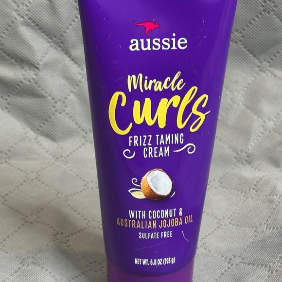 Aussie Miracle Curls Frizz Taming Cream - Picture 3 of 8